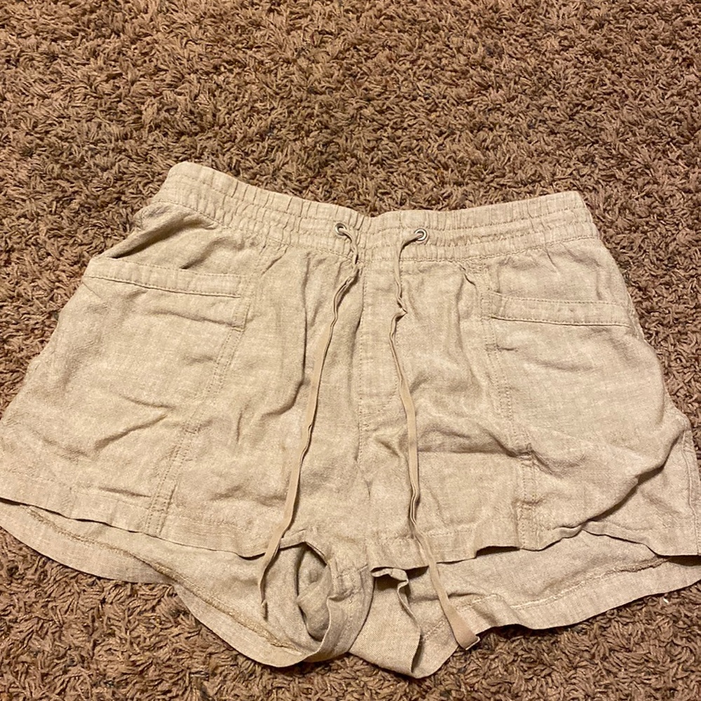 Gap cream shorts